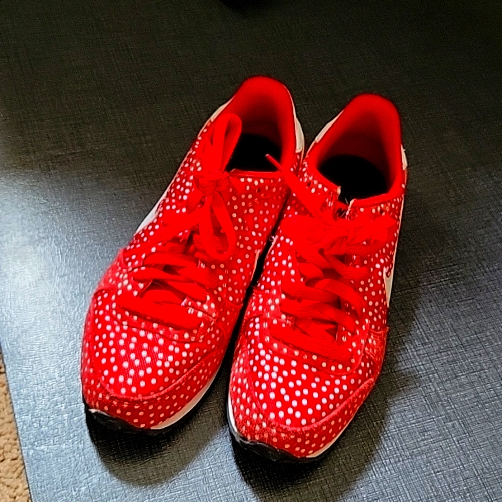 Nike Gennico red and white polka dot sneaker 6.5